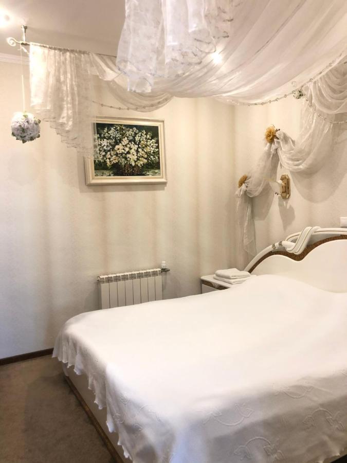 Gusarskiy Hotel&Apartment Kiev Bagian luar foto